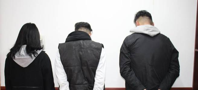 Фэйсвүүкээр танилцан, бусдыг дээрэмддэг бүлгийг илрүүллээ