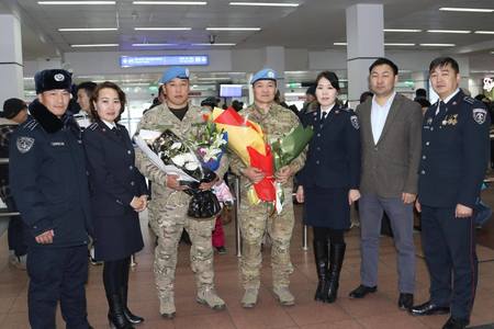 Энхийг сахиулсан цагдаа нар эх орондоо ирлээ