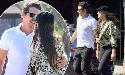 Жаймс Франко найз бүсгүйтэй болжээ