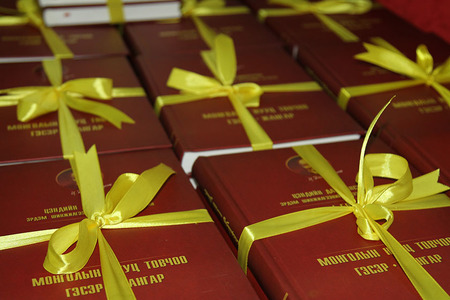 Академич Ц.Дамдинсүрэнгийн есөн боть номын нээлт боллоо