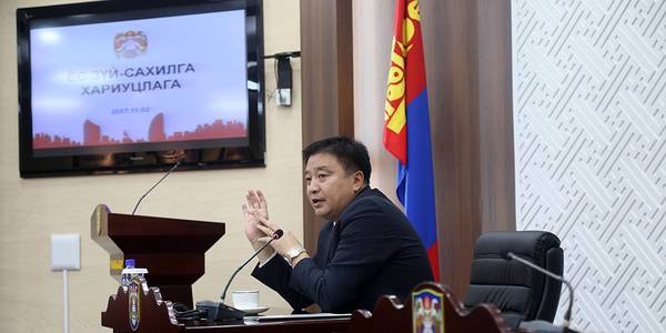 Хотын дарга С.Батболд үлдэх үү, явах уу?