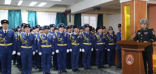 Онцгой байдлын албан хаагчдыг шагналаа