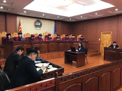 Үндсэн хууль зөрчсөн заалтыг хүчингүй болгов