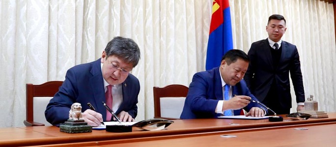 Сангийн яамнаас 360 сая ам.долларыг Монголбанкинд худалдлаа