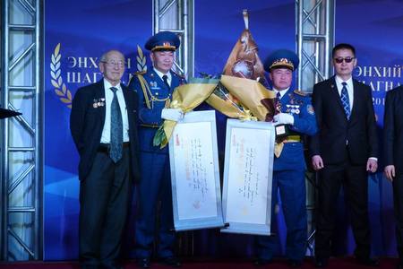 Эгэл аврагчдад “Энхийн шагнал” гардуулав