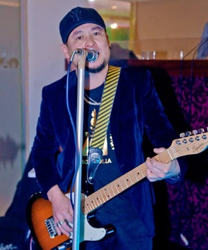 Сонсоод л баймаар “МАДНЕСС”