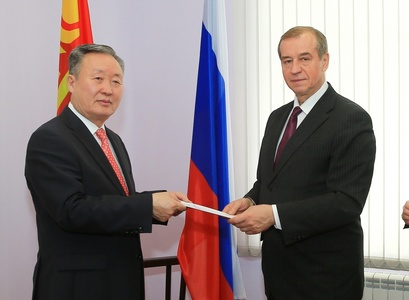 Ерөнхий консул Л.Амарсанаа патентаа гардуулав