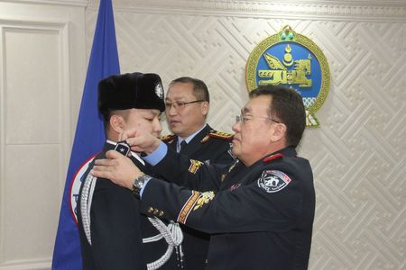 Цагдаа нарыг ахмад цолоор шагналаа