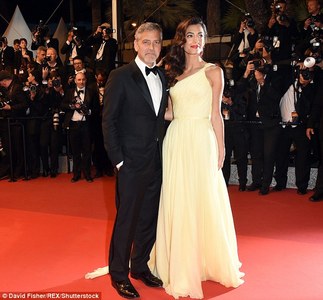 Клунигийн эхнэр ихэр хүүхэд тээж байна