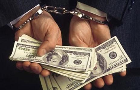 Авлига авсан цагдааг ажлаас нь халжээ