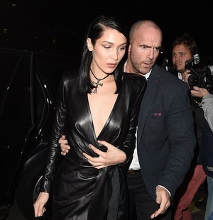 Белла Хадид зурагчинтай болзох болжээ