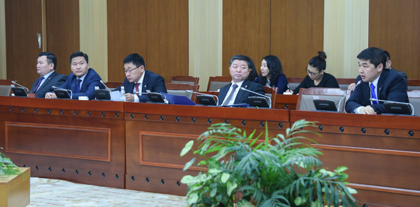 Эрүүл мэндээрээ тэнцэхгүй бол албан тушаал бууруулна