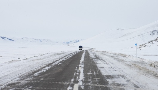 Завхан чиглэлийн зам хаалттай байна