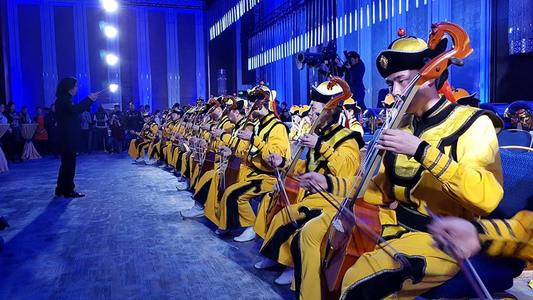 Сэтгэлийн хөг алдуулах ”Playing Love”