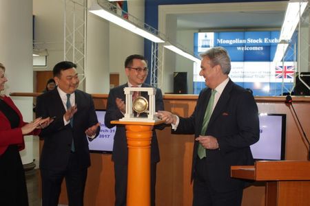 Их Британийн худалдааны сайд 5442 дахь арилжааг нээлээ