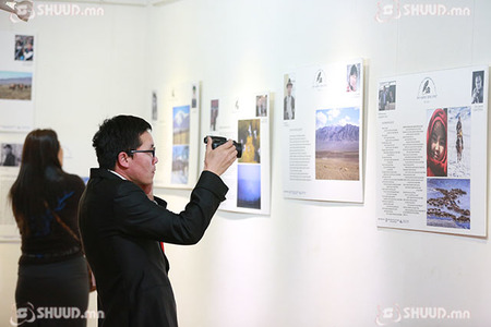 Яруу найргийг гэрэл зургаар илэрхийлэв