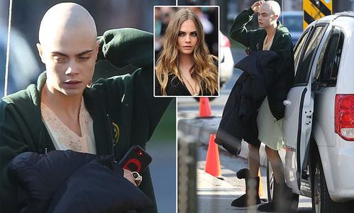 Кара Делевинь үсээ хусчээ