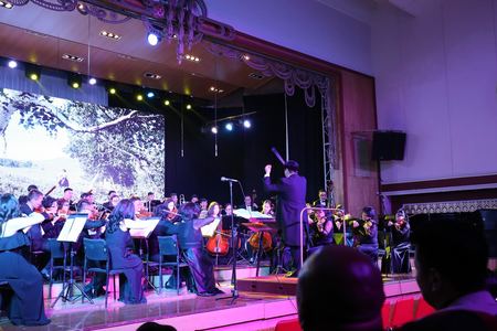 Ахмадуудаар гоёсон ”Алтан Өргөө” тоглолт