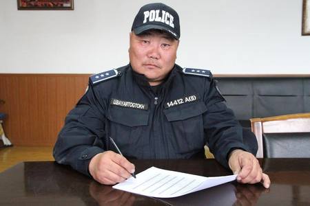 Цагдаа гурван хүүхдийн амь аварчээ