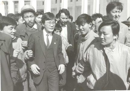 С.Зориг агсны шатар, хувцас сэлтийг үзэсгэлэнд дэлгэжээ