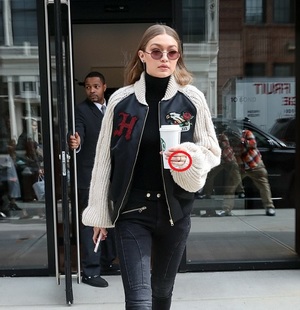 Жижи Хадид сүй тавьжээ