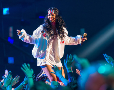 Рианна: Нэг л өдөр ээж болох байх. Гэхдээ одоо биш