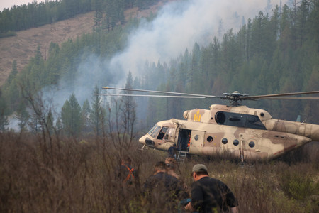  Түймрийн голомтод албан хаагчдыг нисдэг тэргээр хүргэжээ