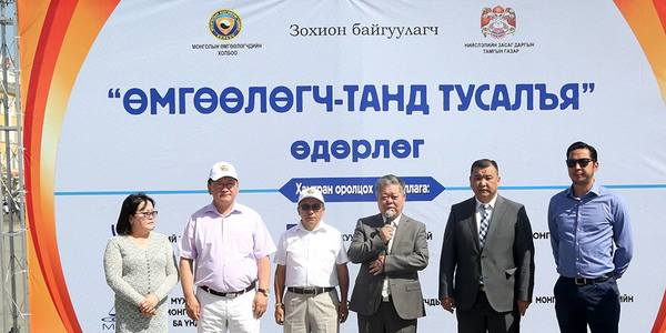 Д.Сүхбаатарын талбайд хууль эрх зүйн үнэ төлбөргүй зөвлөгөө өгч байна