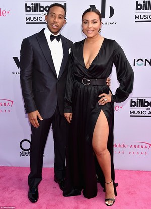 Одод “Billboard Music”-ийн улаан хивсээр хэрхэн алхав 