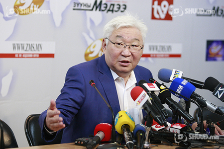 Э.Бат-Үүл: Монголын ардчилал “нохойн наадам” болж дууссан