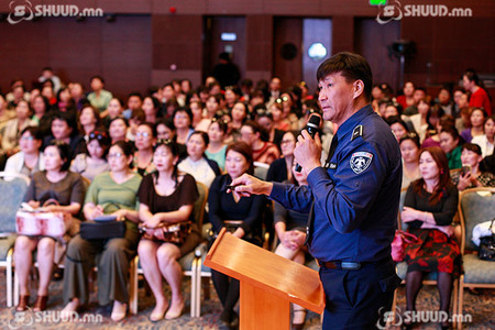 Эцэг, эхийн хариуцлагагүйгээс хүүхэд хохирох ёсгүй