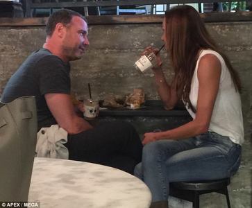 Лиев Шрайбер найз бүсгүйтэй болжээ