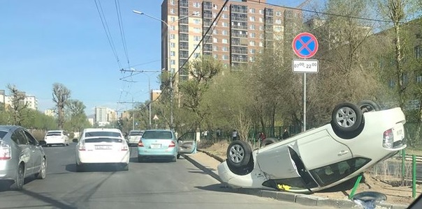 “Приус 20” онхолдож, зургаан хүн гэмтжээ