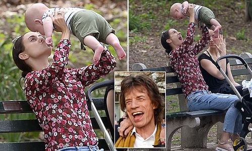 Мик Жаггер хүүгээ танилцуулав