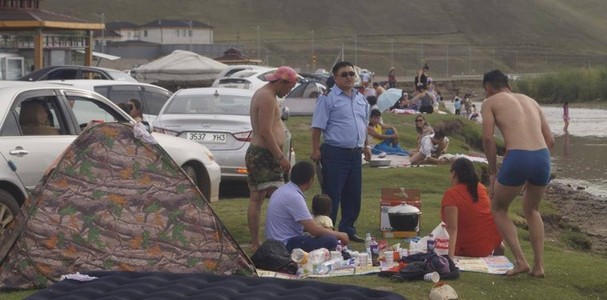 Голын усны ослоос сэрэмжүүлж ажиллаж Байна