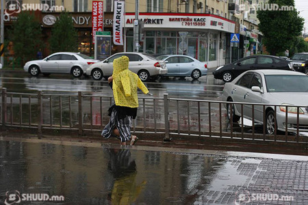 Улаанбаатарт бороо үргэлжлэн орно