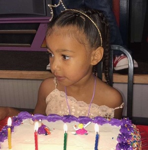 Кардашианы охин дөрвөн нас хүрлээ