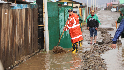 Үерийн улмаас гурван хүн амиа алджээ