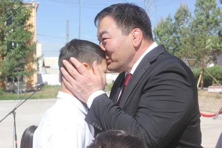 “Энхийг сахиулагч гэр бүл” тэмдэг гардууллаа