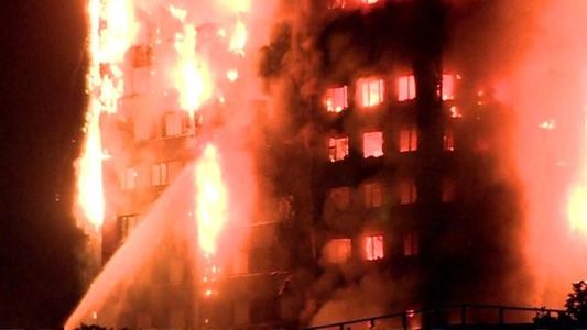 Лондонгийн барилгад гарсан галын улмаас 30 хүн бэртжээ
