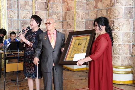 Ардын уран зохиолч Ш.Сүрэнжавын нэрэмжит шагнал бий боллоо