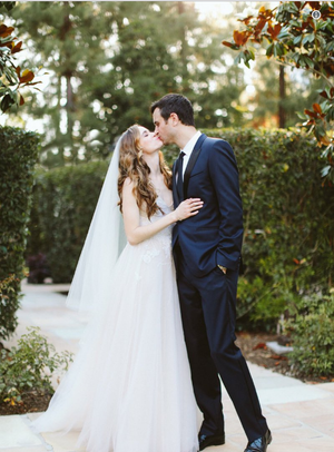 “The Flash” цувралын од хуримаа хийжээ