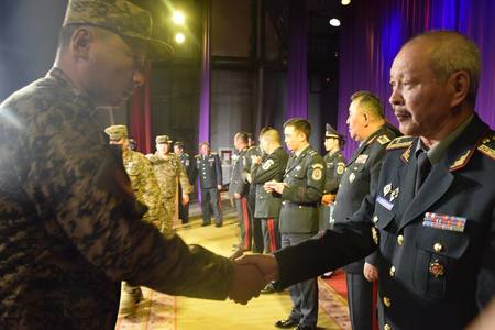 Энхийг сахиулагчдыг шагналаа