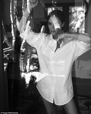 Викториа ”Vogue”  сэтгүүлийг чимэв