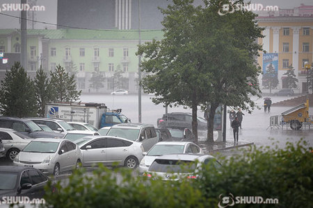 Өнөөдөр Хангай, Хөвсгөлийн уулархаг нутгаар бороо орно