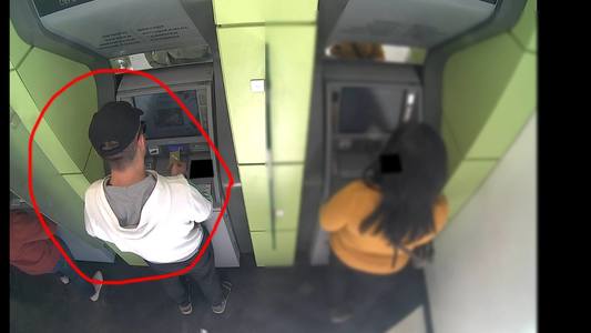 Луйврын гүйлгээ хийсэн Рум улсын иргэнийг саатуулжээ