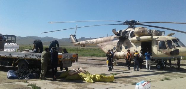 Хандив, тусламжийг түймрийн голомтод нисдэг тэргээр хүргэнэ