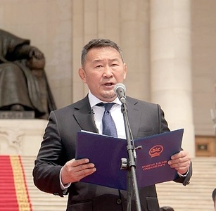 Ерөнхийлөгч Төрийн одон медаль гардуулна