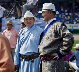 Төр соёрхсон НАЙРУУЛАГЧ