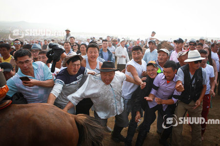 Соёолонгийн тоосонд соёлтой дарагдъя